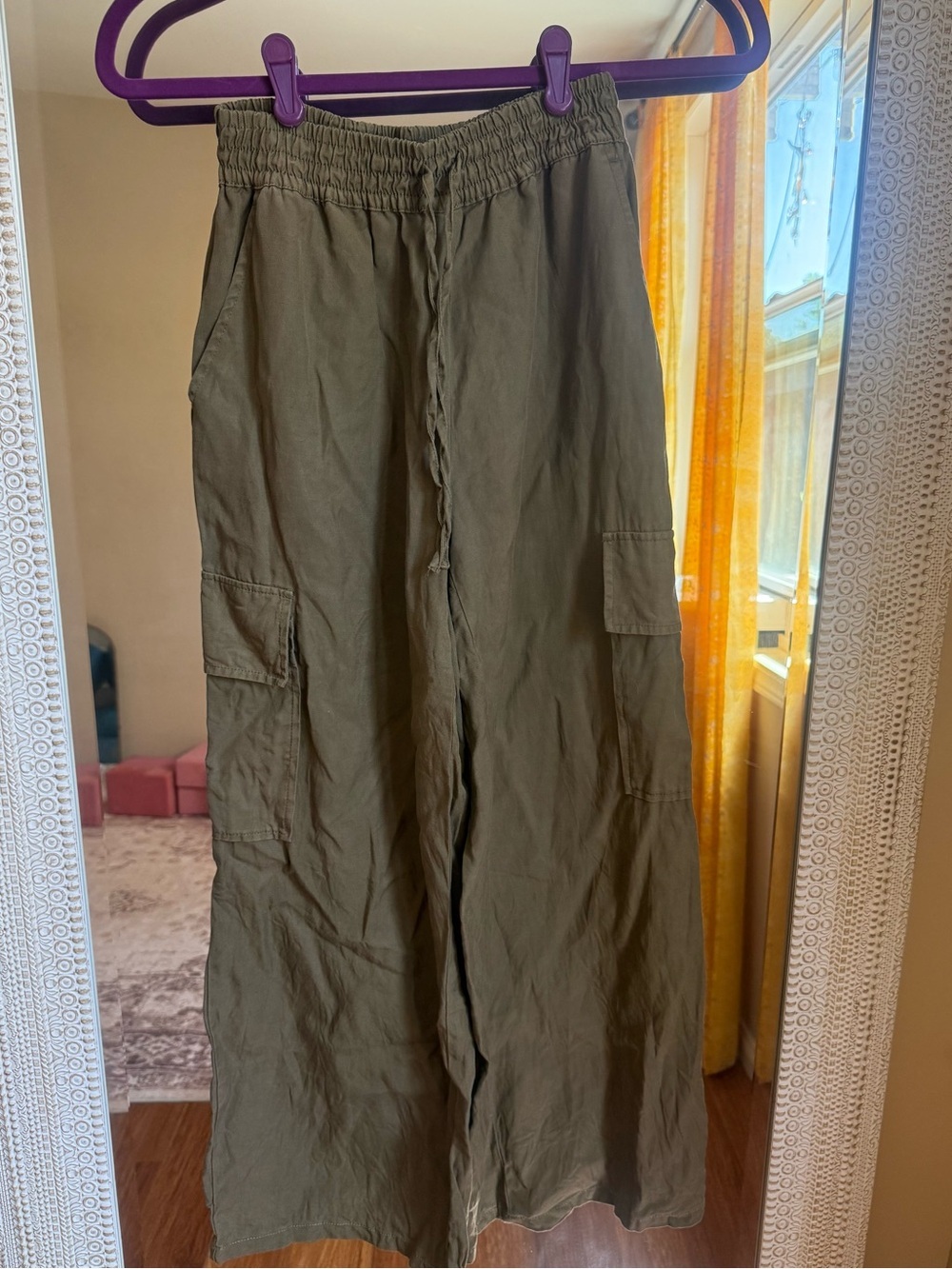 Alice + Olivia Olive Green Linen Cargo Pants with Drawstring Waist - Picture 3 of 5